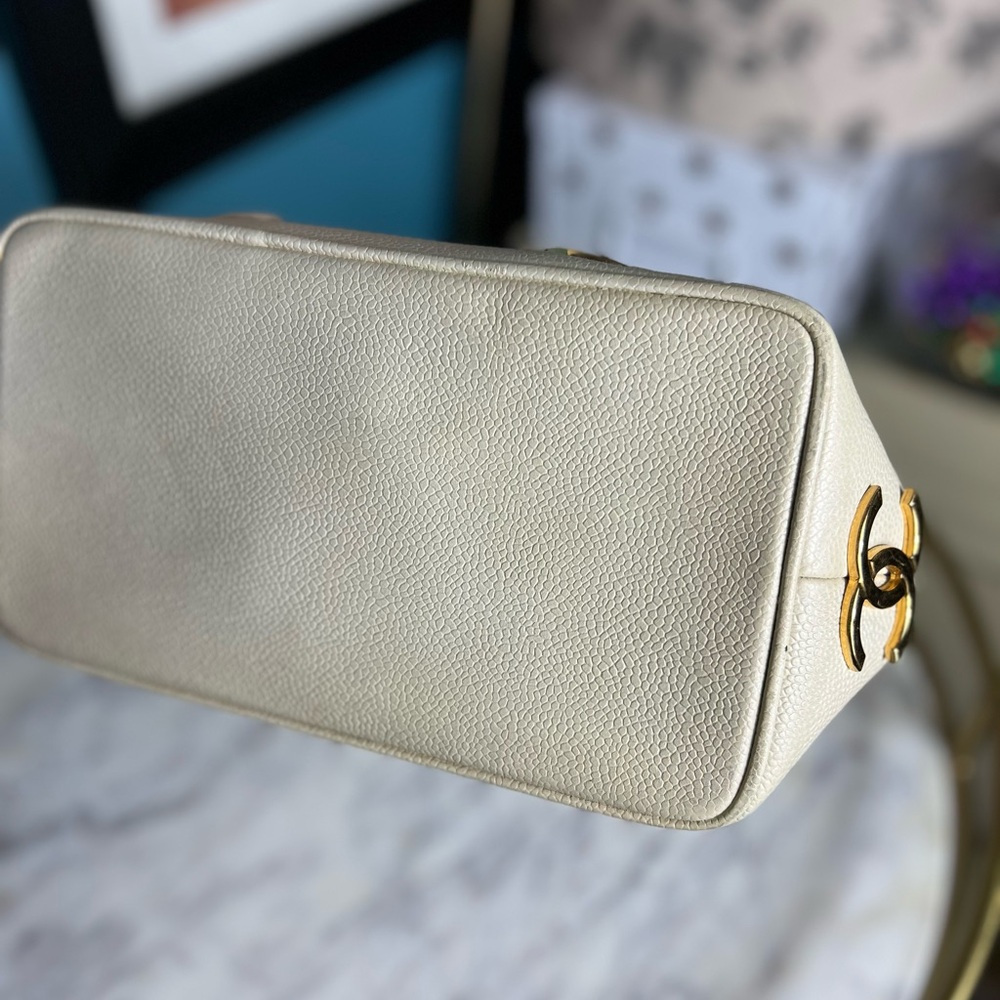 RARE White/Cream Chanel Caviar Leather Bucket Bag Triple CC Gold - Picture 7 of 16
